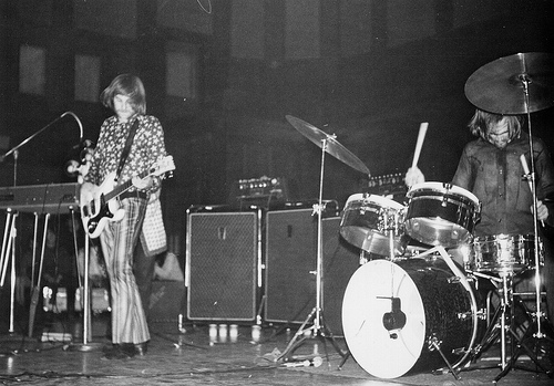 Lee Dorman e Ron Bushy, ao vivo