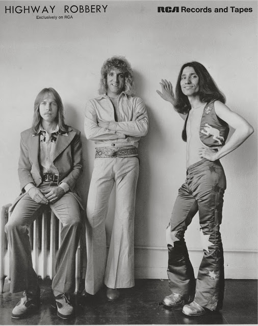 Tralhas do Porão: Highway Robbery