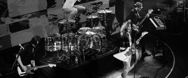 Joe Hottinger, Arejay Hale, Elizabeth "Lzzy" Hale e Josh Smith