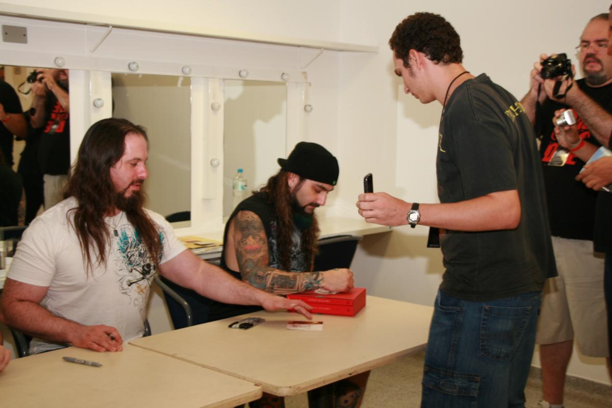 YtseBR-Backstage-SaoPaulo-Brazil-19March2010-Gerais (60)