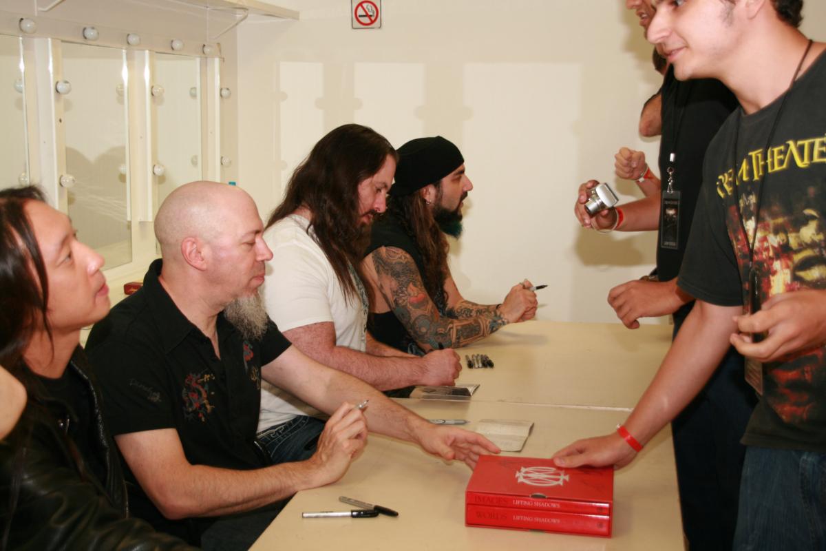 YtseBR-Backstage-SaoPaulo-Brazil-19March2010-Gerais (64)