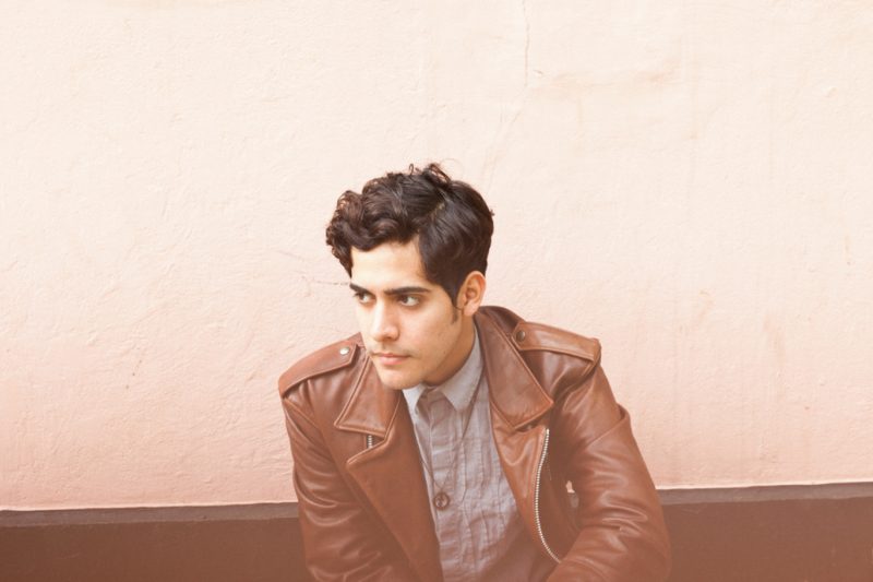 Notorious Prophet: Passando a ficha de Neon Indian