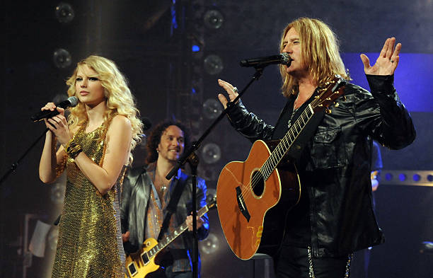 Taylor Swift & Def Leppard – Crossroads [2009]