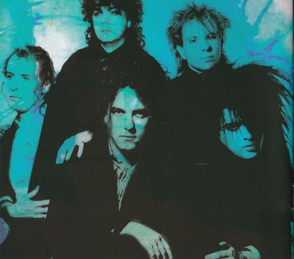 The Cure em 1985: Porl Thompson, Lol Tolhurst, Boris Williams, Robert Smith e Simon Gallup