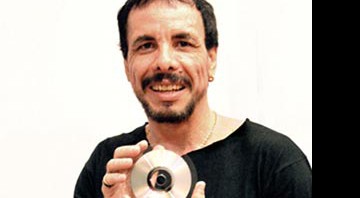 Notícias Fictícias que Gostaríamos que Fossem Reais: Grandes gravadoras adotam o SMD inventado por Ralf