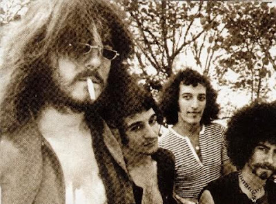 Tralhas Do Porão: Suck